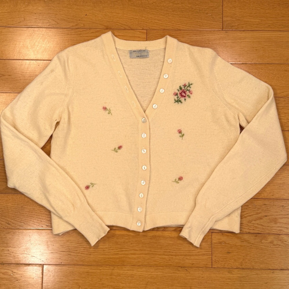 Vintage Made in Scotland Pure Lambswool Embroidered Rose Cardigan Sweater Womens
